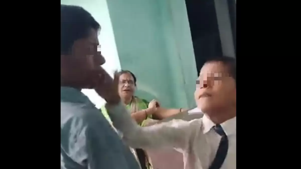 Muslim Boy Slapped by Hindu Students